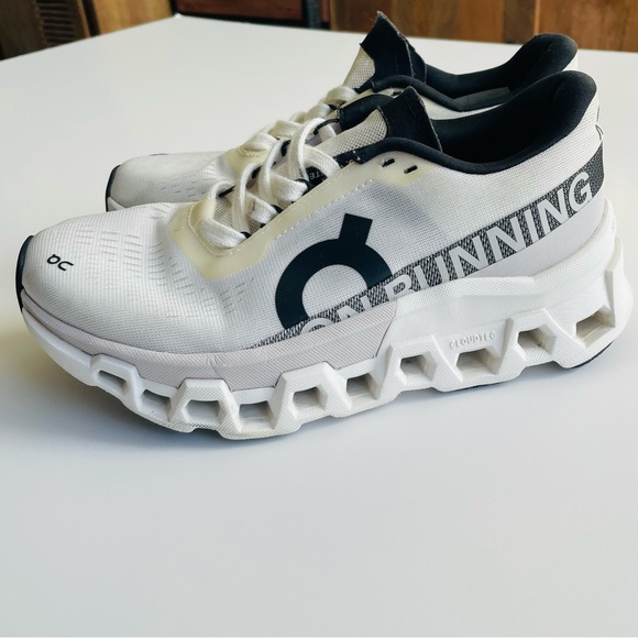 On Running women’s SIZE 6.5 Cloudmonster sneakers in black & white - Picture 7 of 12